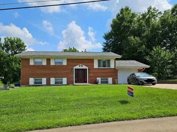 9 Della Dr, Fenton, MO 63026