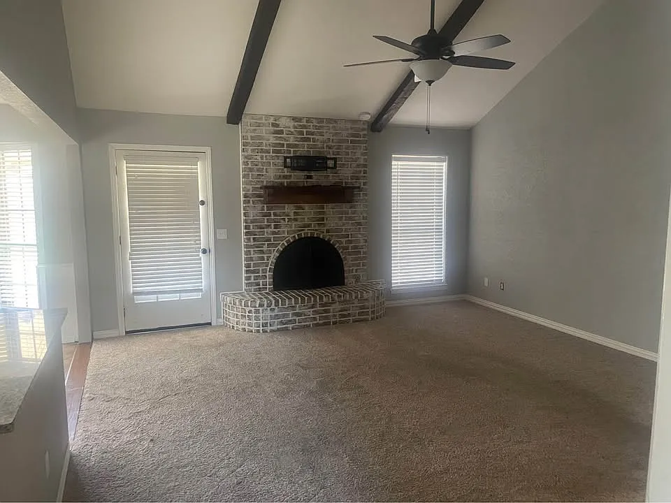 3 bed, 1412 sqft, $2,000 — Photo 2