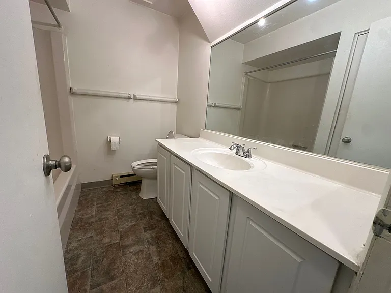 University Park Apartments near Cornell University — Photo 109
