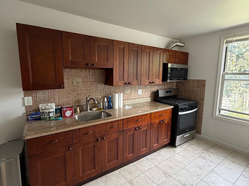 1st image of 6909 Luther Rd #2L