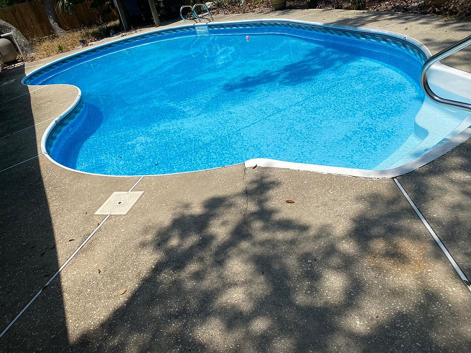 1st image of 703 N Lakeside Dr