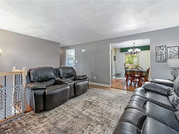 5th image of 21 Lamplight Dr