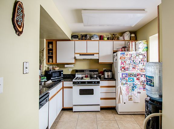4th image of 8023 Lincoln Ave