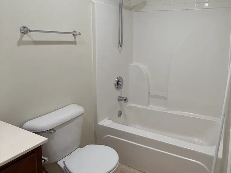 327 S Pickwick Ave #B — Photo 8