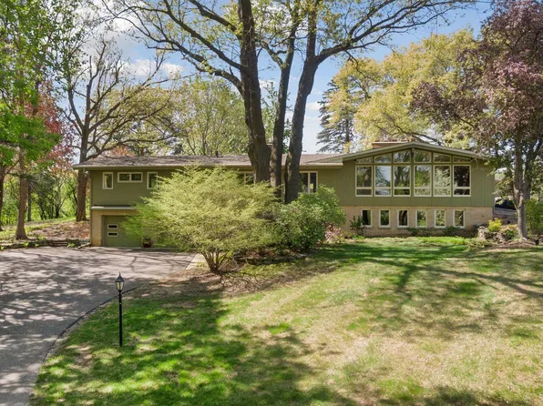 4 Ski Ln, North Oaks, MN 55127