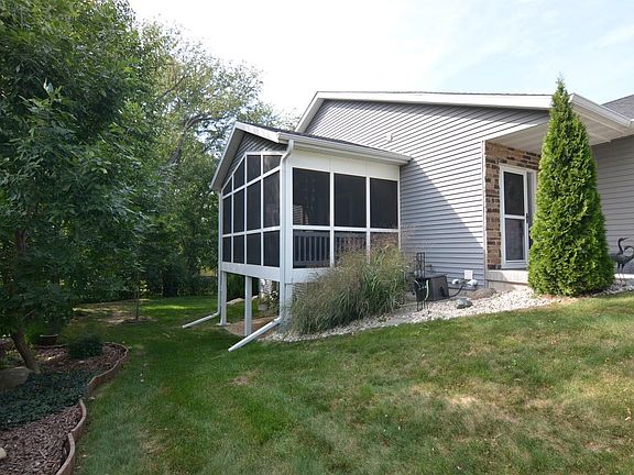 2nd image of 4749 Lorraine Way