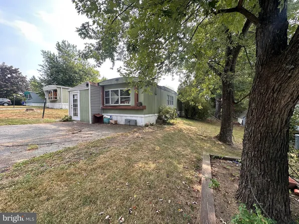 52 Buckeye Ln, Carlisle, PA 17015