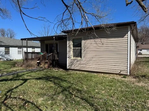 230 S Allen Ave, Chanute, KS 66720