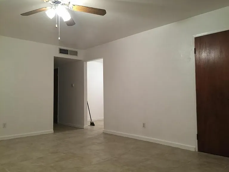 1019 S Demaree St — Photo 12