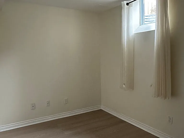 54 Kentview Cres #BASEMENT — Photo 8