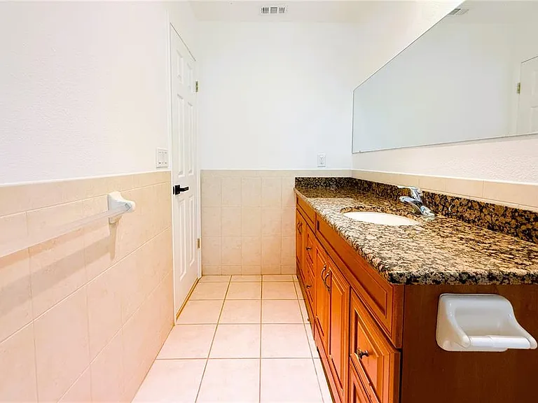3201 Bartlett St — Photo 15