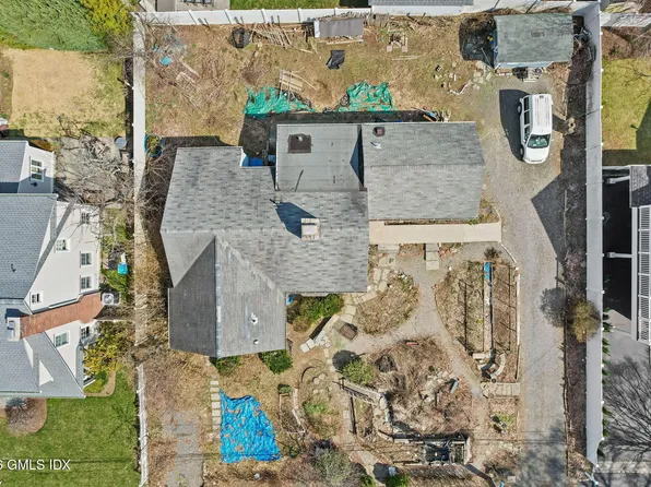 16 Hendrie Dr, Old Greenwich, CT 06870