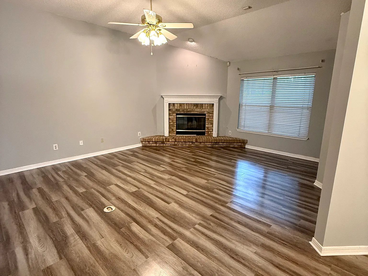 3 bed, 1597 sqft, $2,400 — Photo 4
