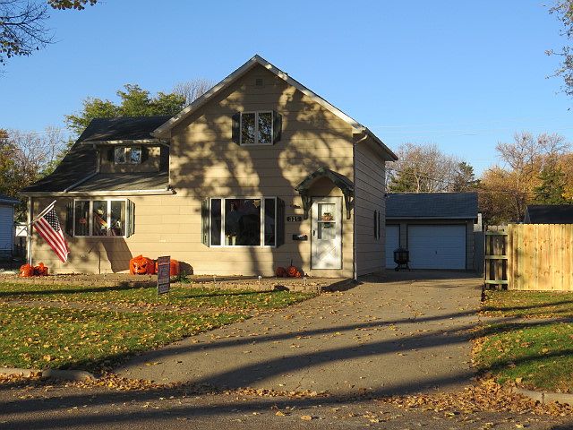 1st image of 315 1st Ave NW