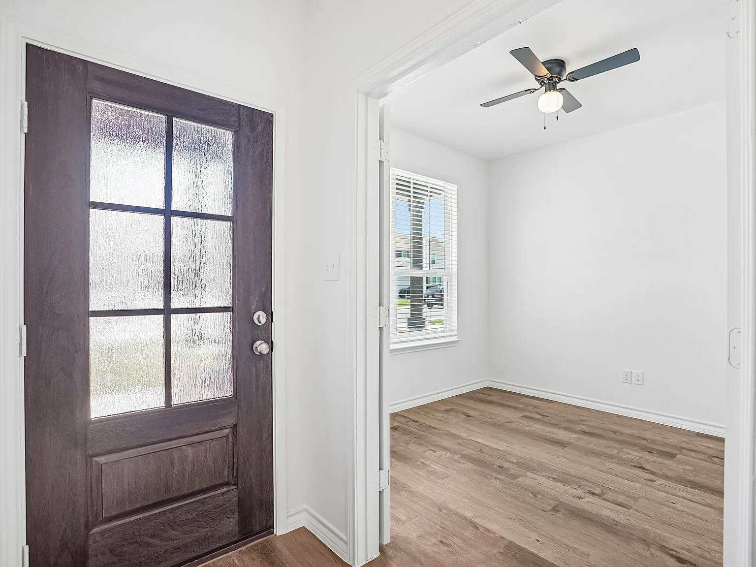 4 bed, 2284 sqft, $2,490 — Photo 3
