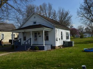 608 W Center St, Fairfield, IL