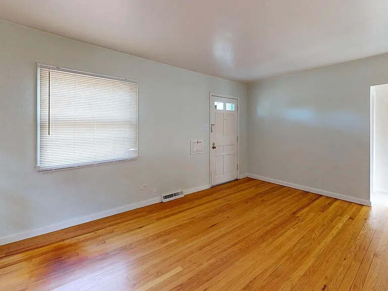 2525 S Clayton St — Photo 32