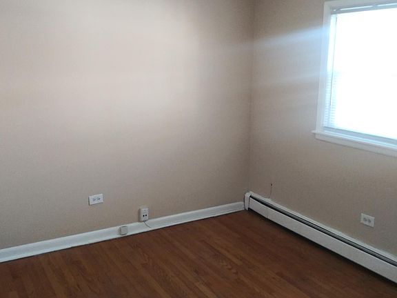 Kingsize bed can fit ; easily. Hardwood floors