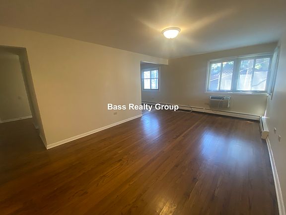5th image of 810 Seward St APT 203