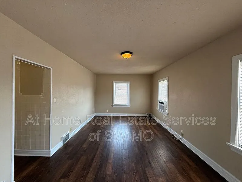 1 bed, 1.0 bath, $1,025 — Photo 2
