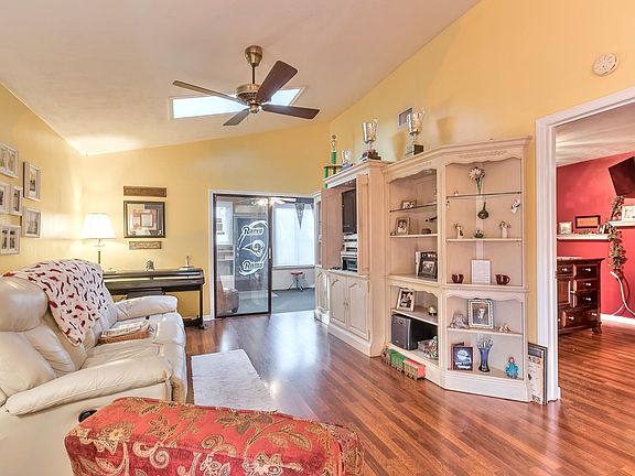 5th image of 931 Stonybrook Cir