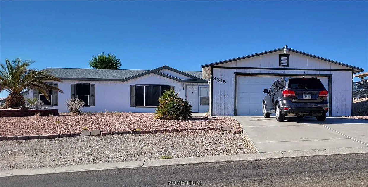 3 bed, 2.0 bath, 1404 sqft, $1,700 — Photo 1