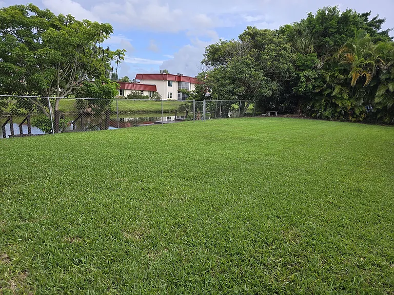 939 Hibiscus Dr — Photo 31