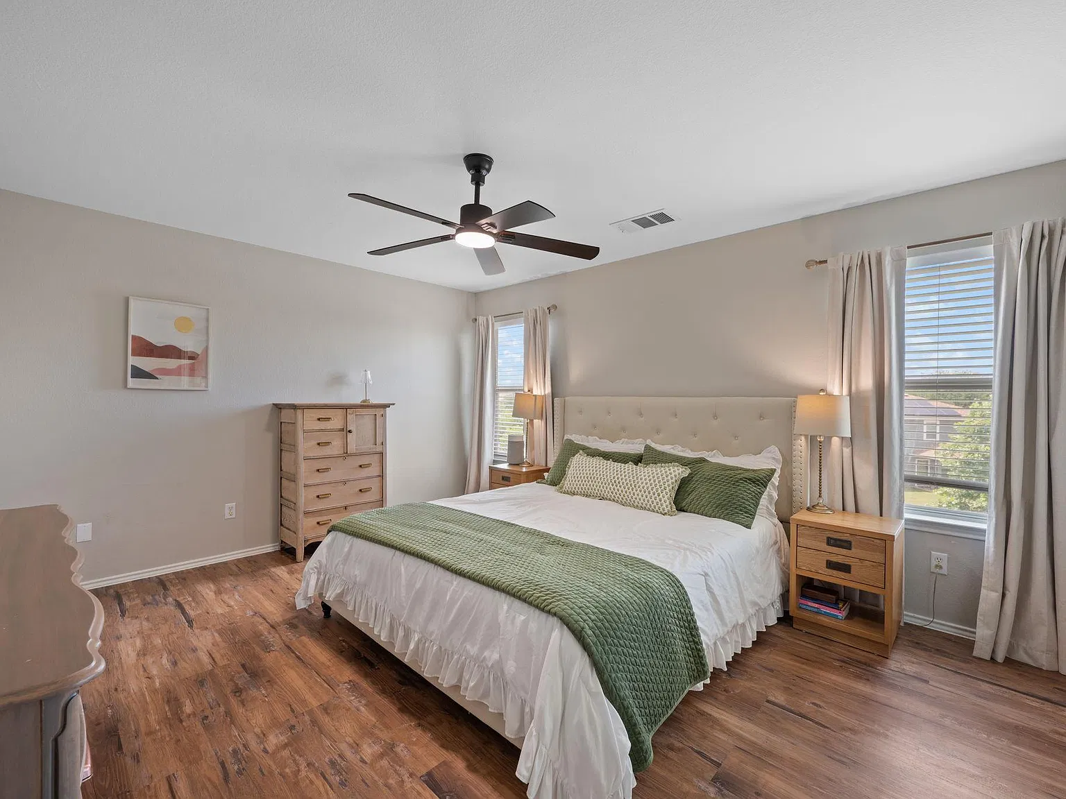 4 bed, 2.5 bath, 1736 sqft, $2,100 — Photo 4