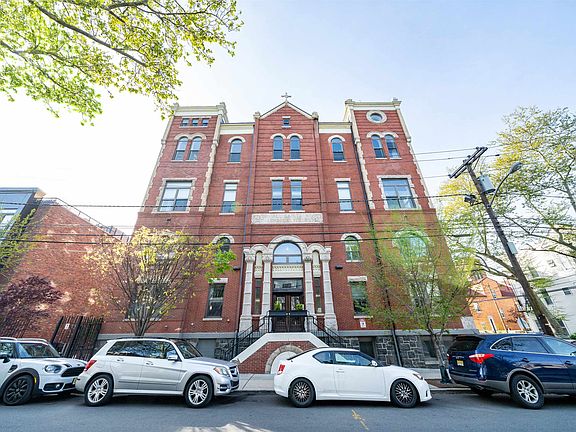 2nd image of 305 Whiton St #202