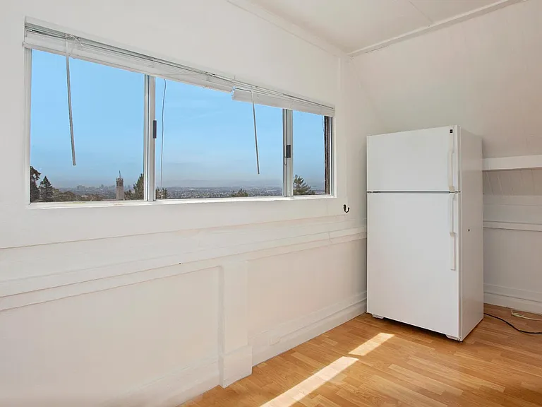 2704 Virginia St 1/2-4 — Photo 11