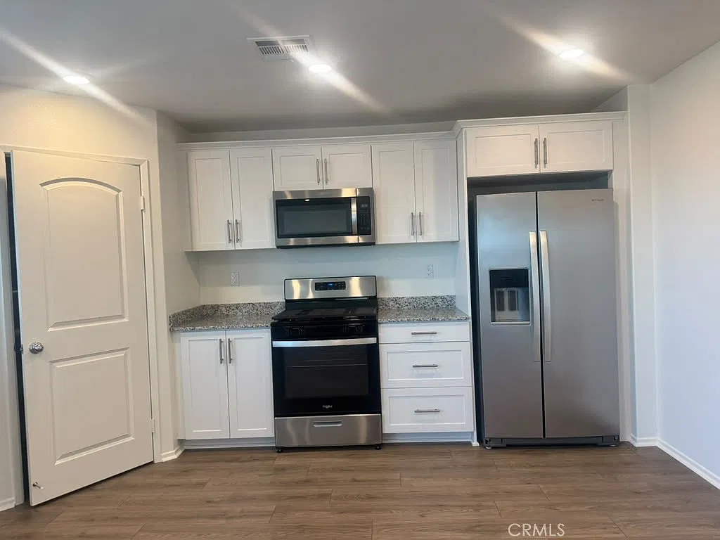 3 bed, 2.5 bath, 1575 sqft, $3,100 — Photo 3