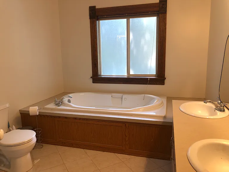 806 S Lake St — Photo 5