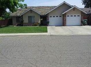 520 Balmoral Dr, Porterville, CA 93257