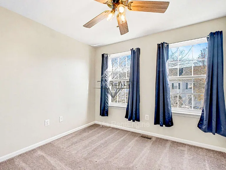 5218 Drakes Ct — Photo 14