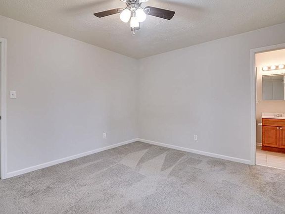 5th image of 915 N Willowick Dr
