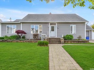 100 Stirling Ave, Freeport, NY 11520