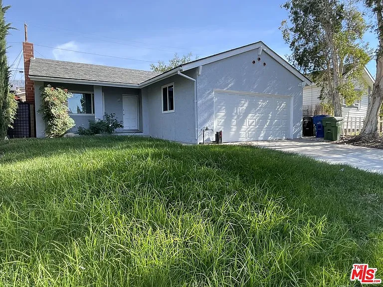 10846 Scoville Ave — Photo 1