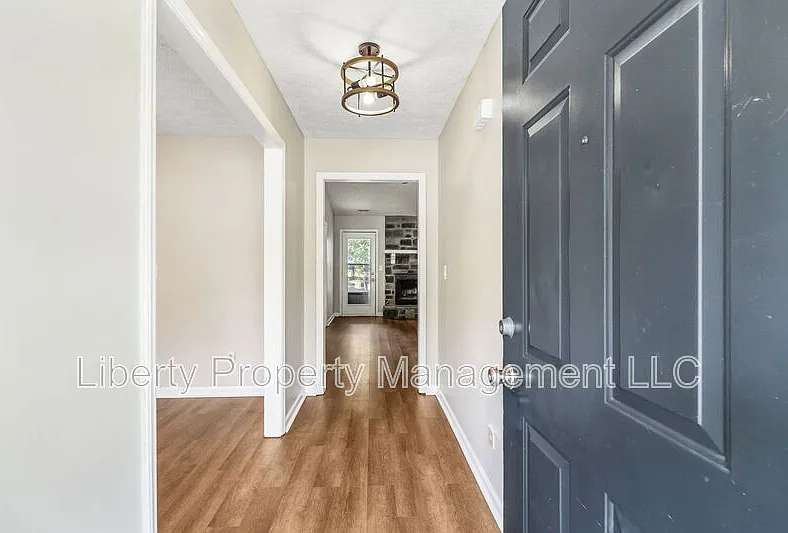 3 bed, 2.0 bath, 1340 sqft, $1,700 — Photo 2