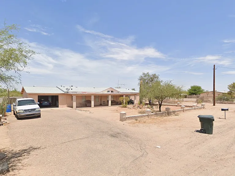 13562 W Cameron St — Photo 1