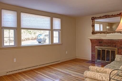 5th image of 16 Chamberlain Ave