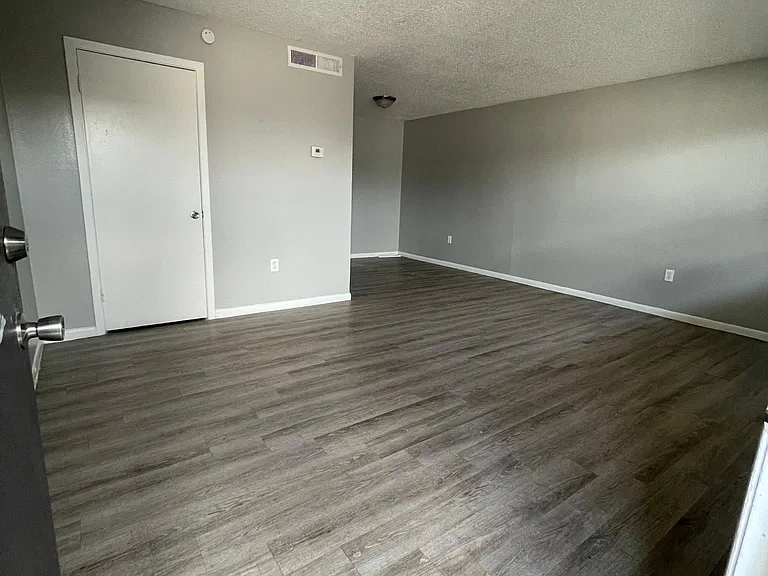 5909 Royalgate Dr — Photo 29
