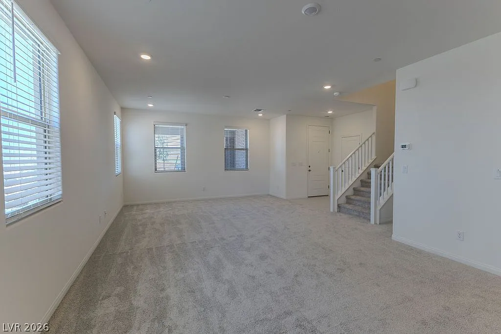 4 bed, 2.5 bath, 1947 sqft, $2,700 — Photo 3