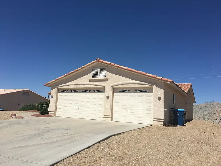 3715 Beachview Dr — Photo 2