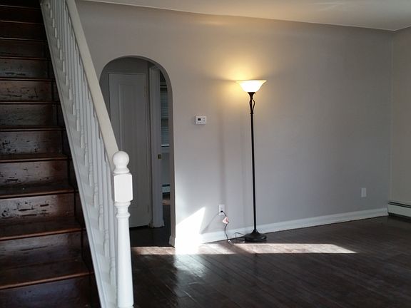 2nd image of 480 N Mansfield St