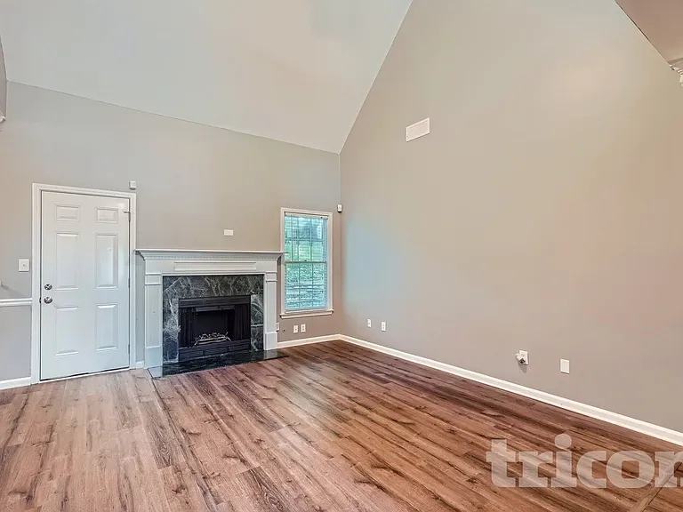 2200 Sugarbirch Dr — Photo 4