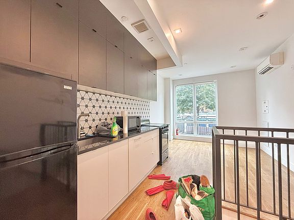 5th image of 879 Park Ave #1A