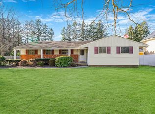 71 Derby Ave, Greenlawn, NY 11740