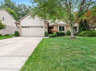 30151 Willow Springs Rd, Flat Rock, MI 48134