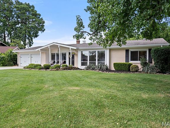 2nd image of 824 Montmartre Ct