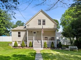 2 Farnham Ave, Peabody, MA 01960